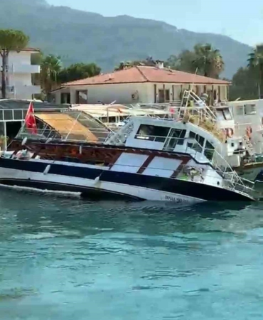 Akyaka'da tur teknesi su alarak yan yattı