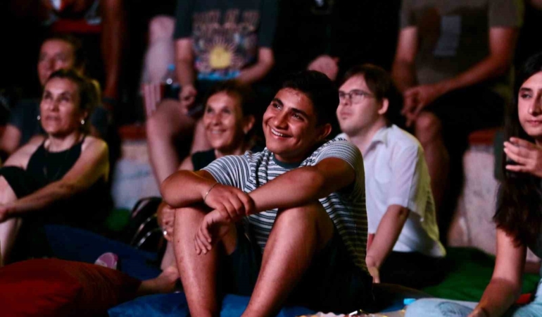 Alanya'da Yeşilçam Sinema Günleri 'Neşeli Günler' ile başladı