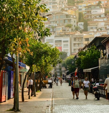 Alanya'da eşini ve kayınvalidesini bıçaklayan kişi adliyeye sevk edildi