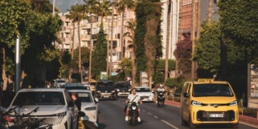 Alanya'da otomobil ile motosiklet çarpıştı, bir kişi hayatını kaybetti