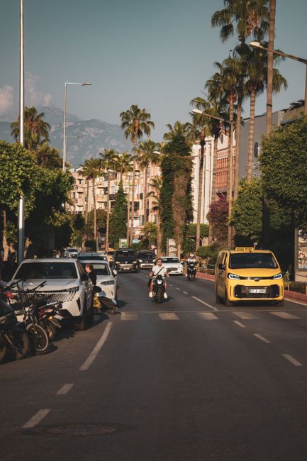 Alanya'da otomobil ile motosiklet çarpıştı, bir kişi hayatını kaybetti
