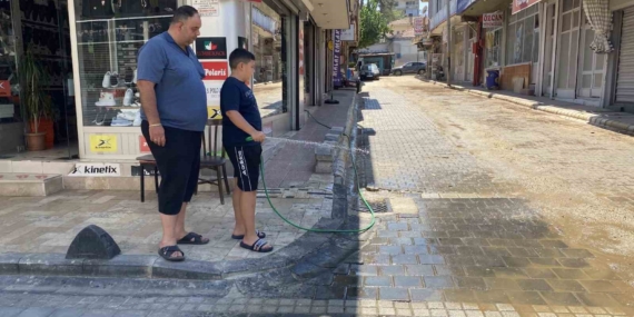 Alaşehir'de Sıcak Hava Hayatı Olumsuz Etkiliyor