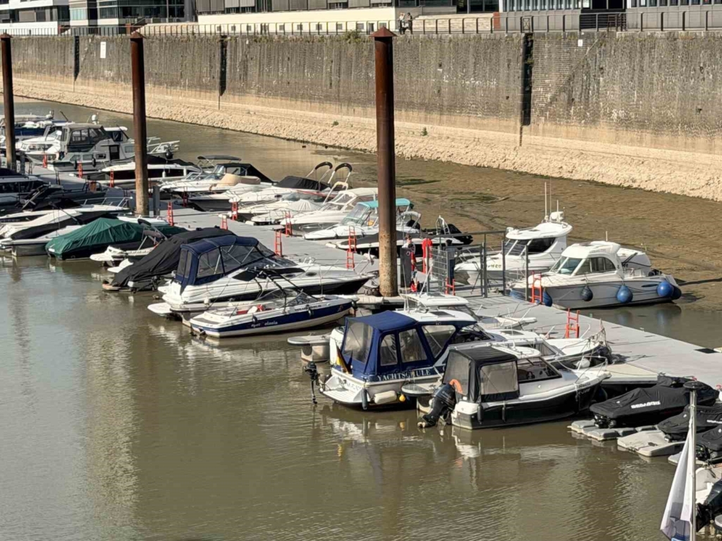 Almanya'da Ren Nehri'nde su seviyesi tarihi düşüşte