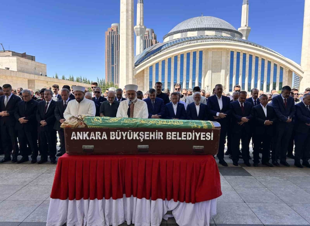 Alpaslan Kavaklıoğlu'nun eşi Gonca Kavaklıoğlu son yolculuğuna uğurlandı