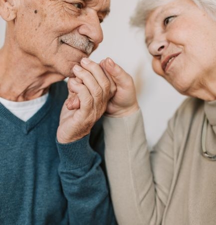 Alzheimer bakımında tiyatro ile yenilikçi eğitim modeli