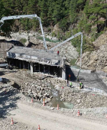 Andırın'da 53 Yıllık Köprünün Yerine Yeni Köprü İnşa Ediliyor