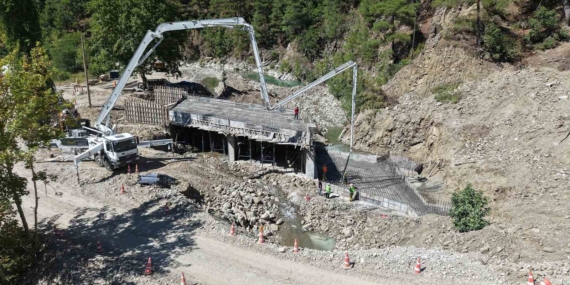 Andırın'da 53 Yıllık Köprünün Yerine Yeni Köprü İnşa Ediliyor
