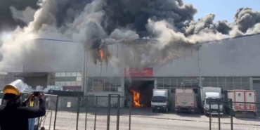 Ankara'da kargo deposundaki yangın söndürüldü