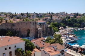 Antalya Kaleiçi'nde Yaz Aylarında Nüfus 100 Katına Çıkıyor