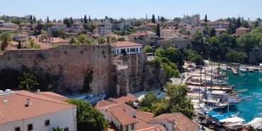 Antalya Kaleiçi'nde Yaz Aylarında Nüfus 100 Katına Çıkıyor