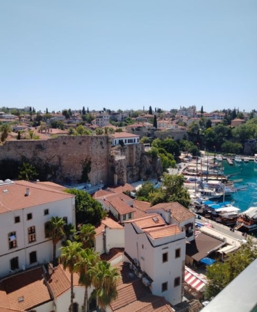 Antalya Kaleiçi'nde Yaz Aylarında Nüfus 100 Katına Çıkıyor