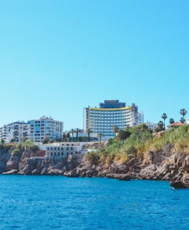 Antalya'da denizde boğulan iki gencin cesedi bulundu