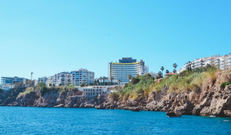 Antalya'da denizde boğulan iki gencin cesedi bulundu