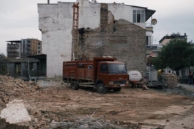 Antalya'da evden 5 kamyon çöp çıkarıldı, yaşam alanları yenilendi