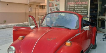 Antalya'da iki otomobil çarpıştı, 2 yaralı