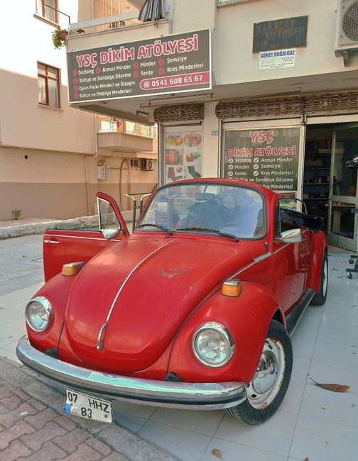 Antalya'da iki otomobil çarpıştı, 2 yaralı