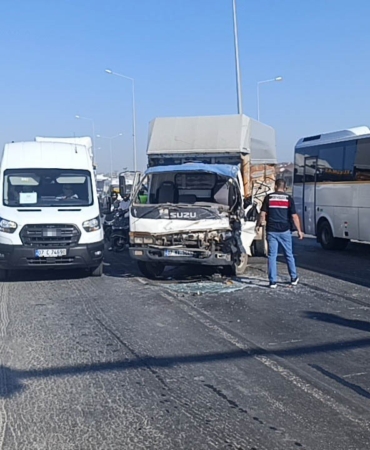 Antalya'da kamyon kazası, 5 kilometre araç kuyruğu oluştu