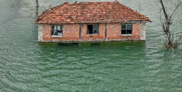 Antalya'da mahsur kalan genç kız kurtarıldı
