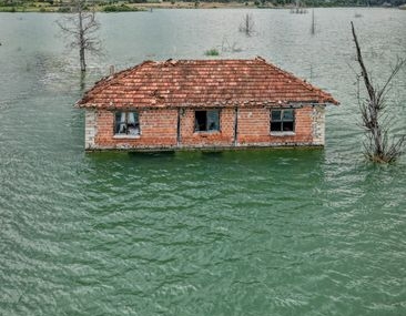 Antalya'da mahsur kalan genç kız kurtarıldı