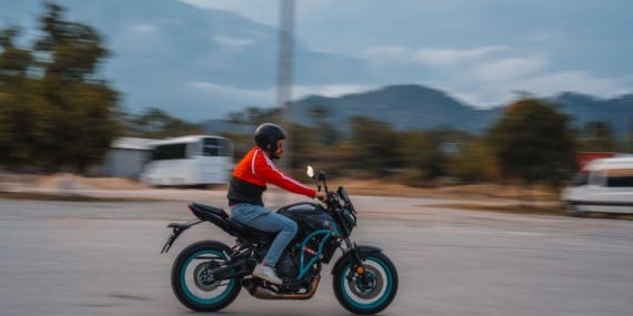 Antalya'da motosiklet denetimlerinde 5 bin 392 sürücü kontrol edildi