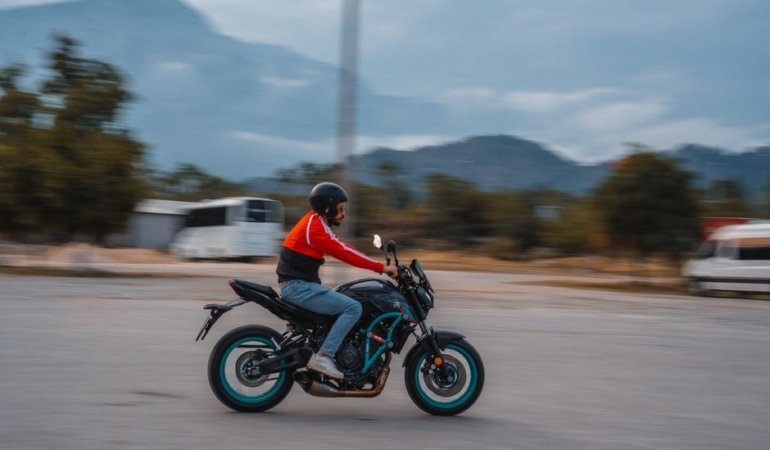 Antalya'da motosiklet denetimlerinde 5 bin 392 sürücü kontrol edildi