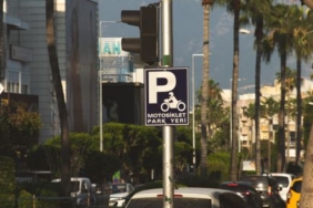 Antalya'da motosiklet ile otomobil çarpıştı, 1 kişi yaralandı
