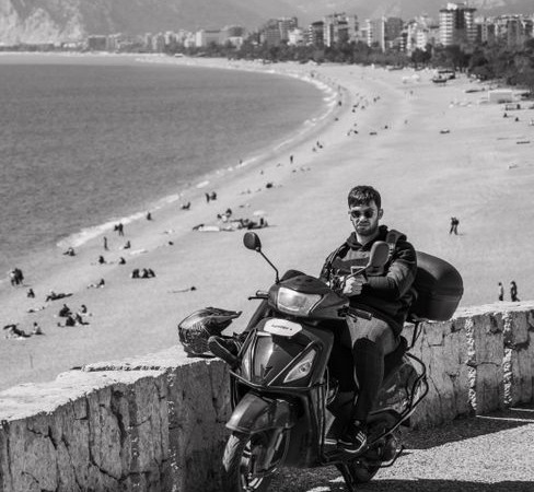 Antalya'da motosiklet kazasında 21 yaşındaki genç hayatını kaybetti