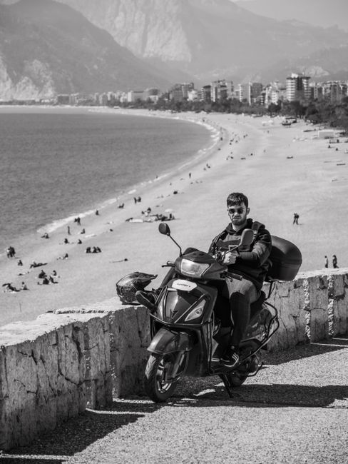Antalya'da motosiklet kazasında 21 yaşındaki genç hayatını kaybetti