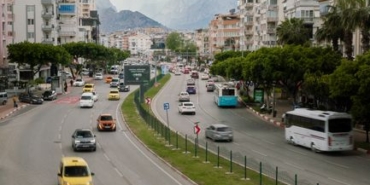 Antalya'da zincirleme trafik kazası: Sürücü kayıplara karıştı