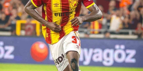 Anthony Dennis, Al-Jazira Club'a transfer oldu