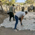 Araban'da Mezarlık İmece Usulü Parke Taşıyla Yenilendi