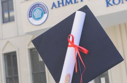 Arnavutköy'de Üniversite Adayları Bakanlarla Geleceklerini Konuştu