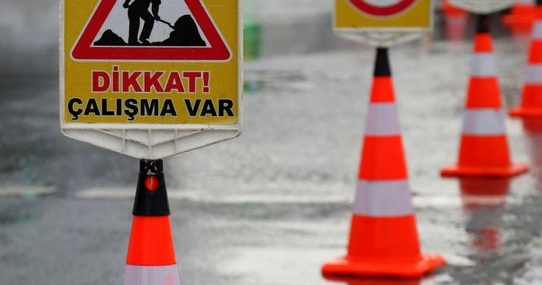Arnavutköy'de yol çalışması trafiği felç etti