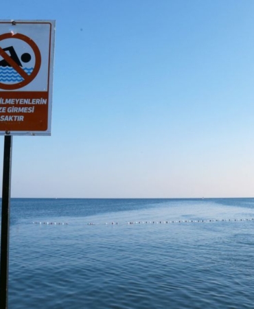 Avcılar'da denize girme yasağı uygulandı