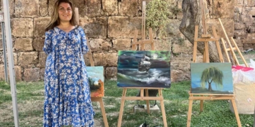 Ayaklarıyla resim yapan Ayşe Işık, Antalya'da sergi açtı