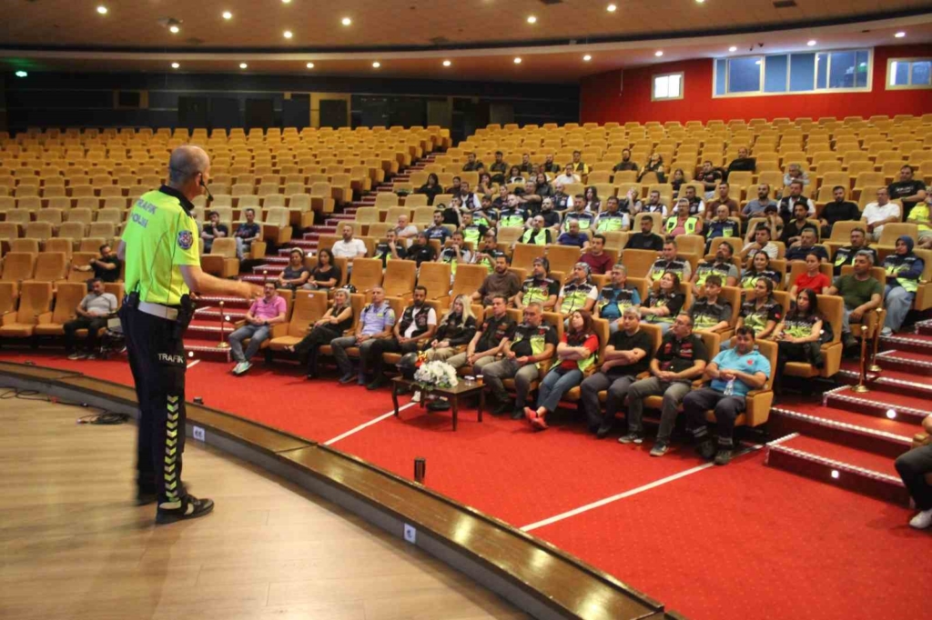 Aydın'da 200 motosiklet sürücüsüne güvenli sürüş eğitimi verildi