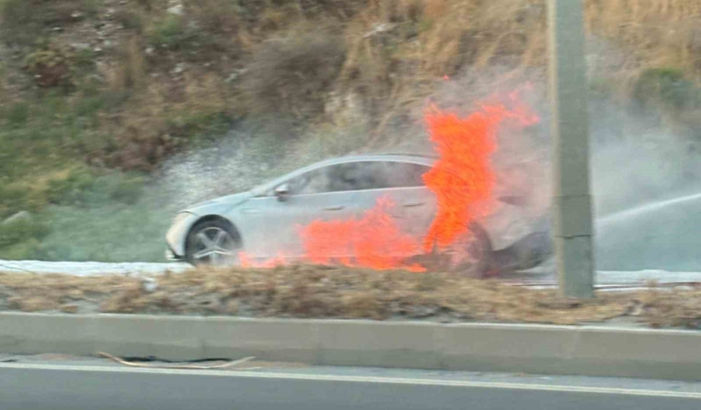 Aydın'da seyir halindeki otomobilde yangın çıktı