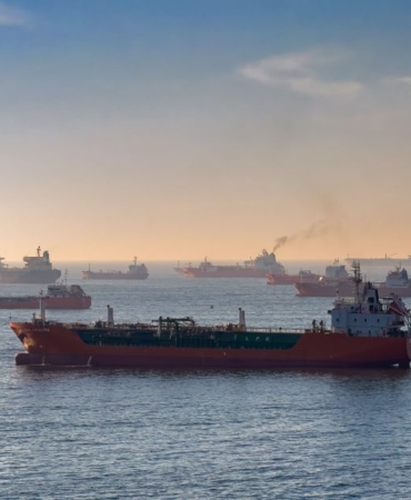 BAE, Hürmüz Boğazı'nda İran'ın ADNOC tankerlere saldırısını duyurdu