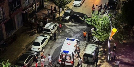 Bafra'da kontrolden çıkan otomobil 6 araca çarptı