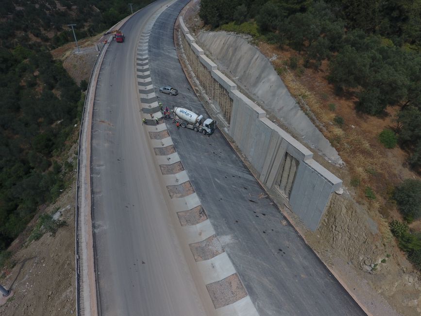 Bağcılar'da hafriyat kamyonu motosikletliye çarptı, hayatını kaybetti