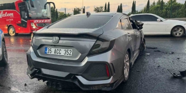 Bahçelievler E5'te otomobil yangını sonrası kazada yaralılar var