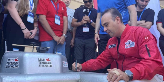 Bakan Kacır, milli uçak gemisinin 2027'de denize ineceğini açıkladı