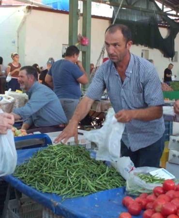 Balıkesir Burhaniye'de organik ürünler pazarı açıldı