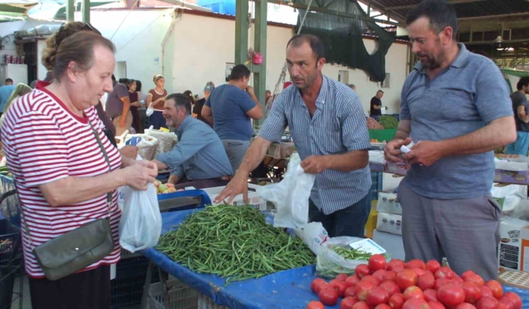 Balıkesir Burhaniye'de organik ürünler pazarı açıldı