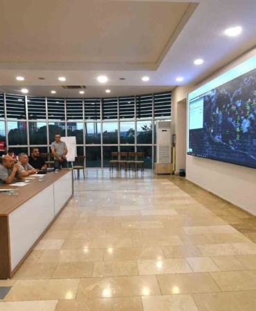 Balıkesir Sındırgı'daki orman yangınına müdahale devam ediyor