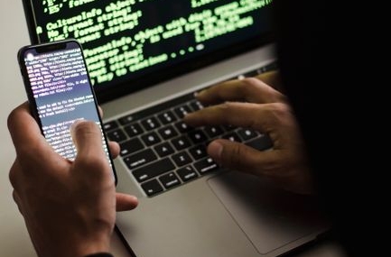 Başakşehir'de telefoncuya hırsızlık: 400 bin lira değerinde telefon çalındı