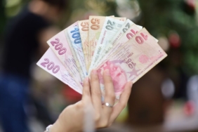 Batman'da ağaç kovuklarından elde edilen bal 10 bin liradan satılıyor