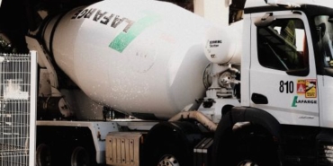 Batman'da beton mikseri devrildi, sürücü yaralandı