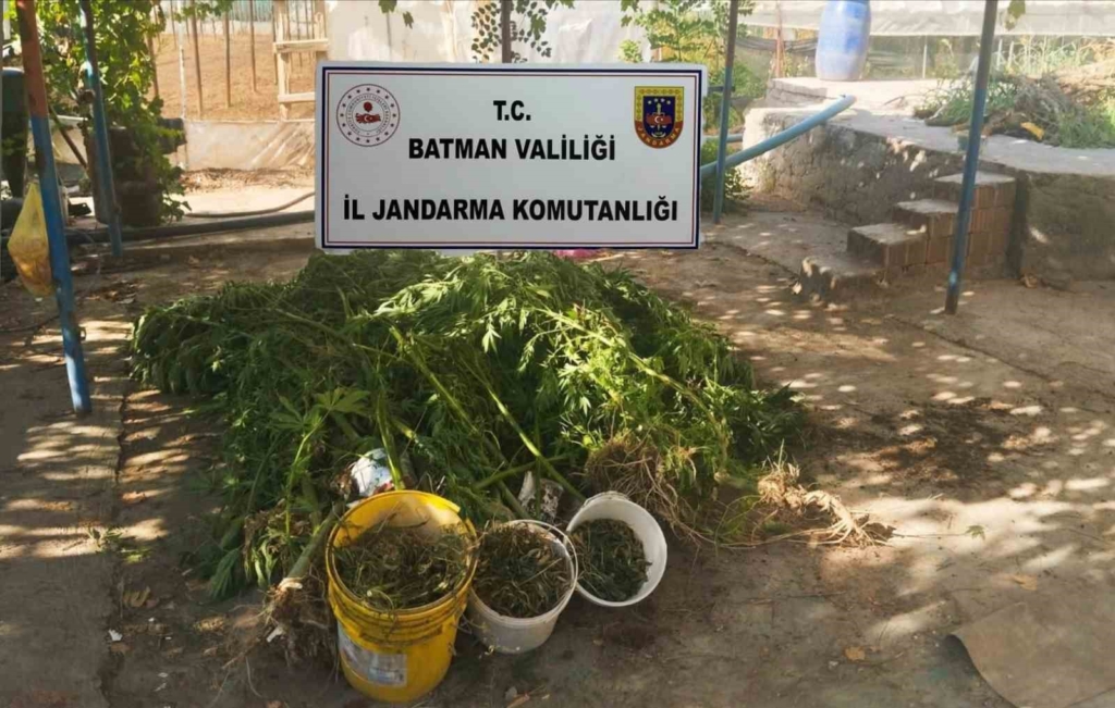 Batman'da kaçakçılık operasyonunda çok sayıda ürün ele geçirildi