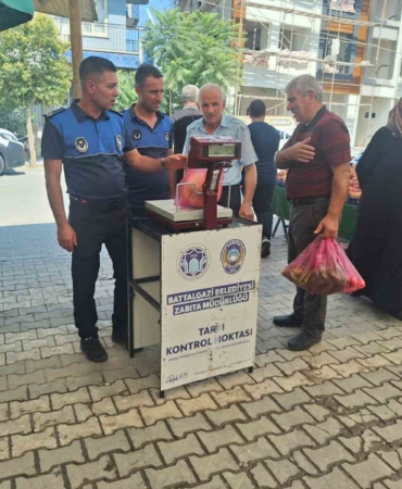Battalgazi'de semt pazarlarına denetim devam ediyor